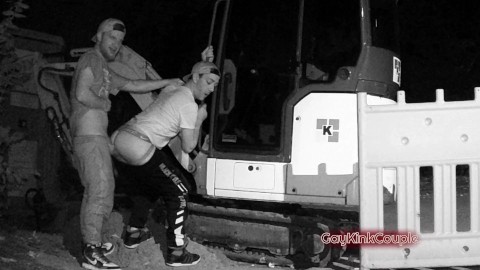 掘削機でコンドームをつけない危険な屋外公共フェラ